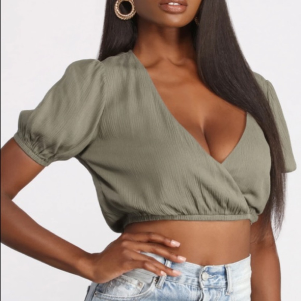 ✨HP!!! Olive crop top